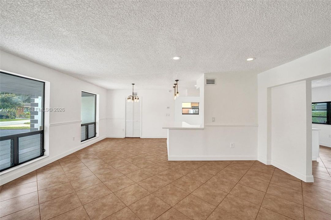 En Venta: $639,000 (3 camas, 2 baños, 1992 Pies cuadrados)