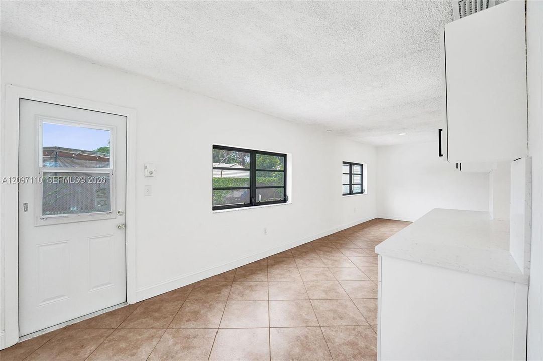 En Venta: $639,000 (3 camas, 2 baños, 1992 Pies cuadrados)