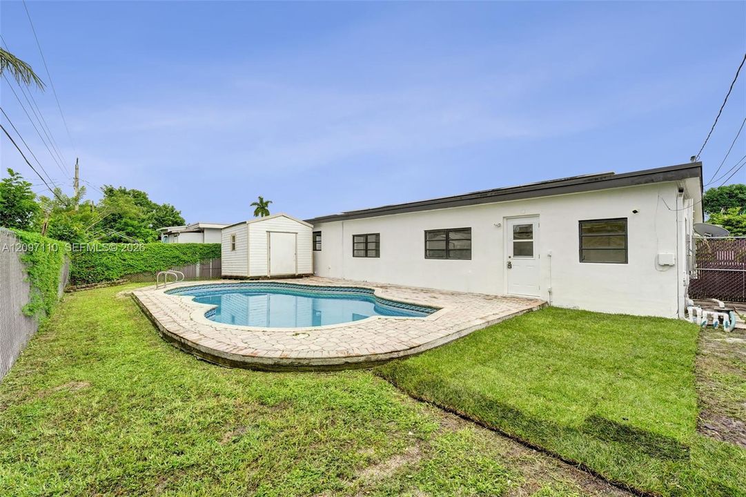 En Venta: $639,000 (3 camas, 2 baños, 1992 Pies cuadrados)