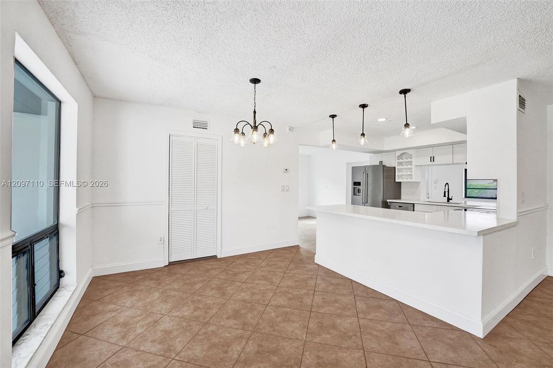 En Venta: $639,000 (3 camas, 2 baños, 1992 Pies cuadrados)