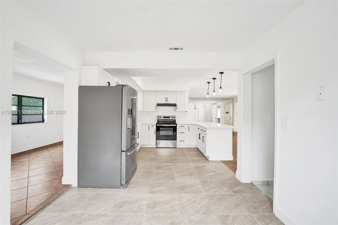 En Venta: $639,000 (3 camas, 2 baños, 1992 Pies cuadrados)