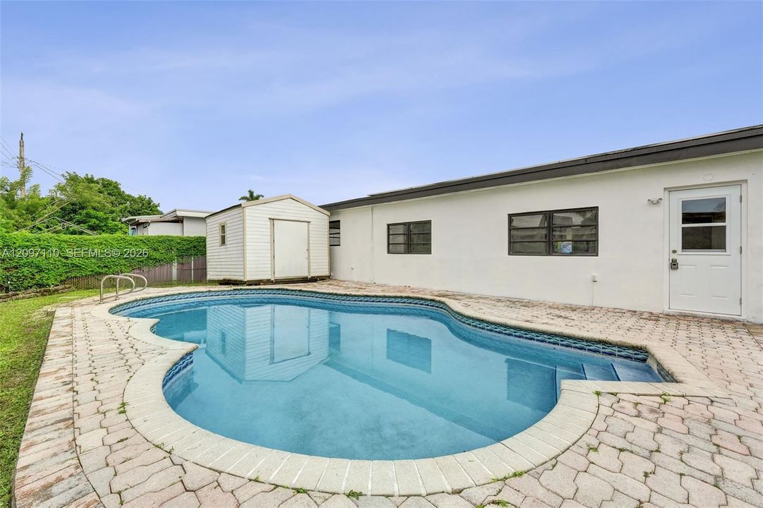 En Venta: $639,000 (3 camas, 2 baños, 1992 Pies cuadrados)