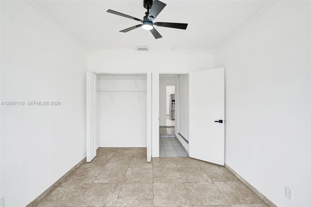 En Venta: $639,000 (3 camas, 2 baños, 1992 Pies cuadrados)