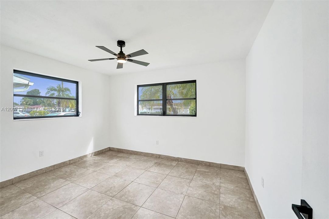 En Venta: $639,000 (3 camas, 2 baños, 1992 Pies cuadrados)