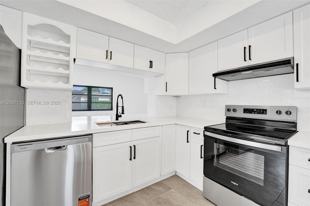 En Venta: $639,000 (3 camas, 2 baños, 1992 Pies cuadrados)