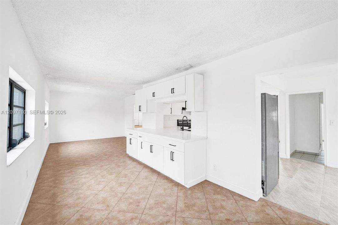 En Venta: $639,000 (3 camas, 2 baños, 1992 Pies cuadrados)