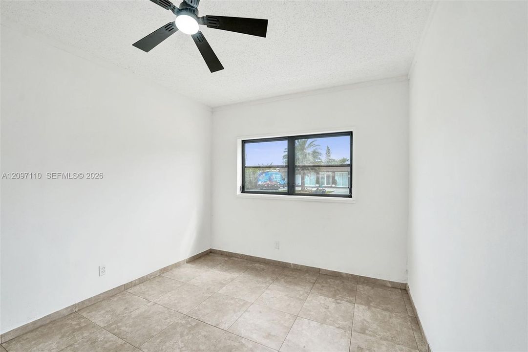 En Venta: $639,000 (3 camas, 2 baños, 1992 Pies cuadrados)