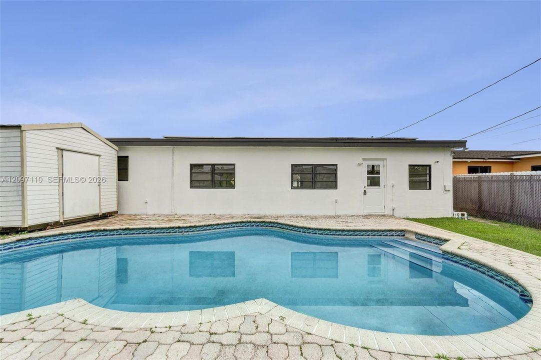 En Venta: $639,000 (3 camas, 2 baños, 1992 Pies cuadrados)