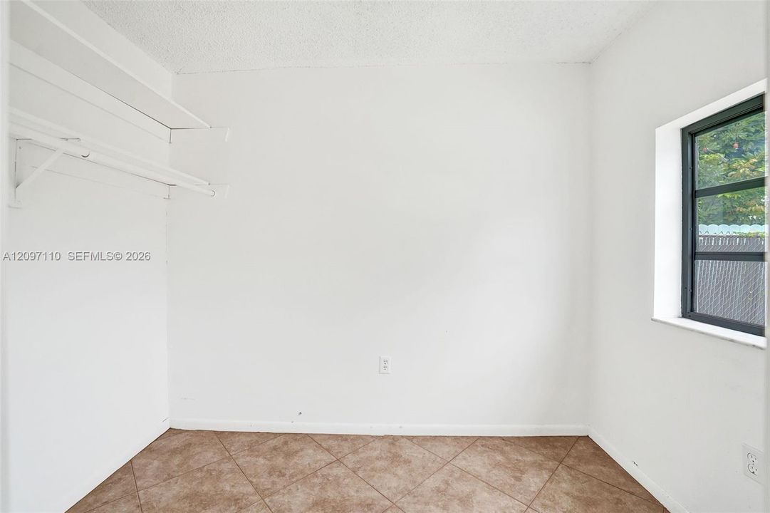 En Venta: $639,000 (3 camas, 2 baños, 1992 Pies cuadrados)