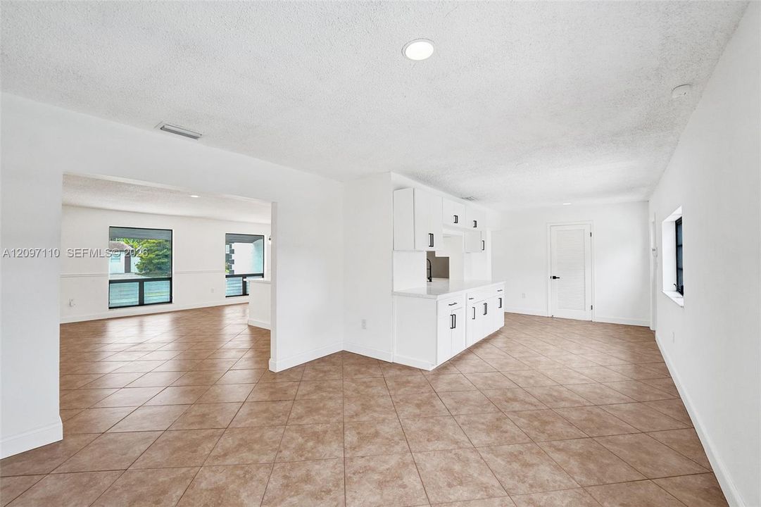En Venta: $639,000 (3 camas, 2 baños, 1992 Pies cuadrados)