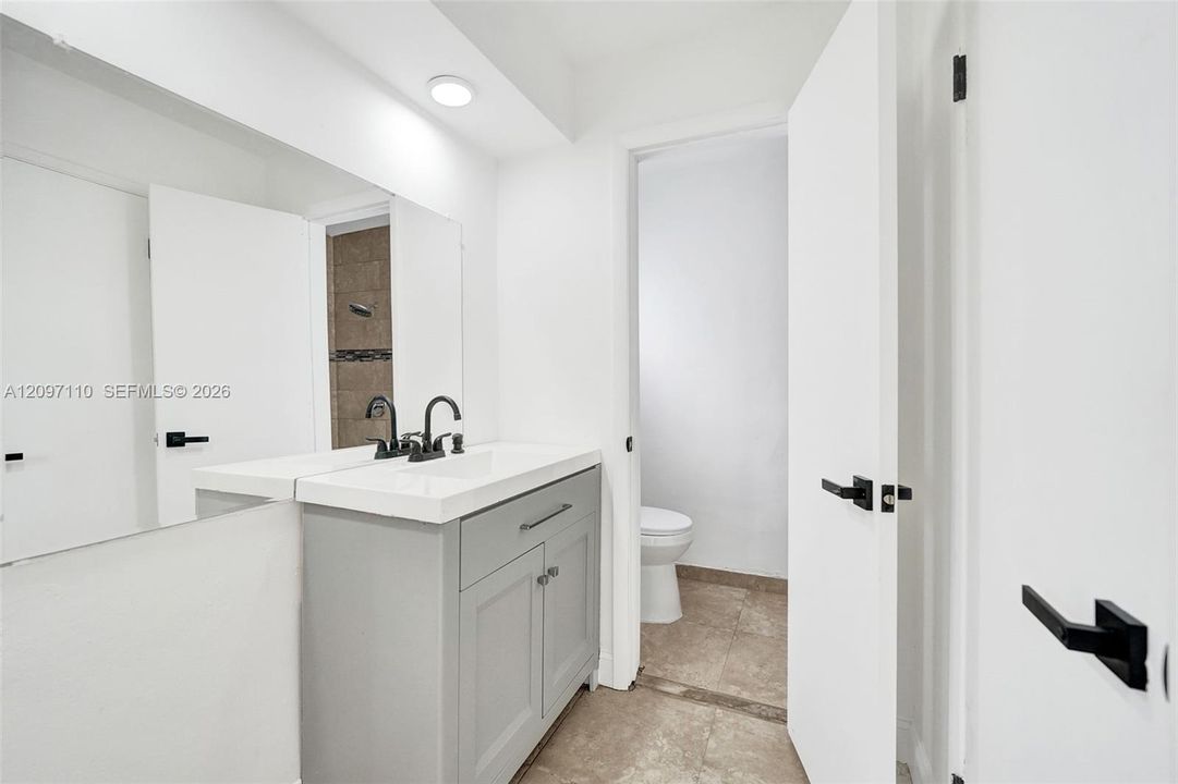 En Venta: $639,000 (3 camas, 2 baños, 1992 Pies cuadrados)