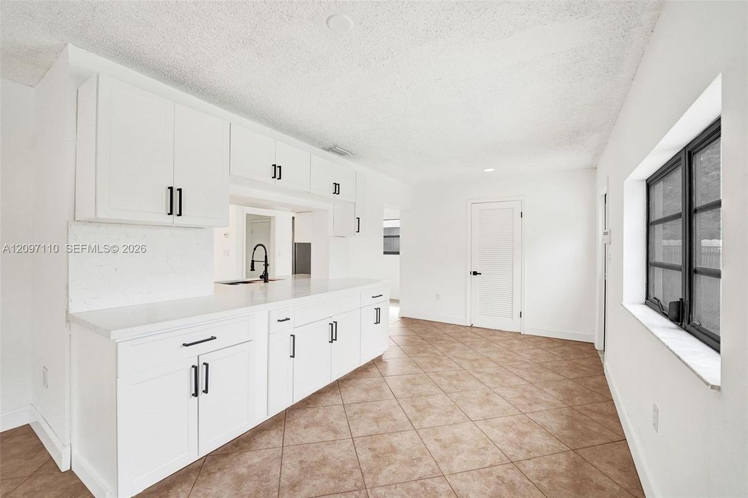 En Venta: $639,000 (3 camas, 2 baños, 1992 Pies cuadrados)