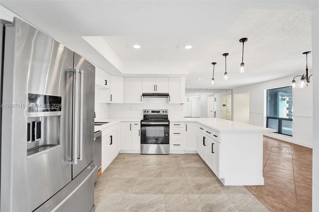 En Venta: $639,000 (3 camas, 2 baños, 1992 Pies cuadrados)