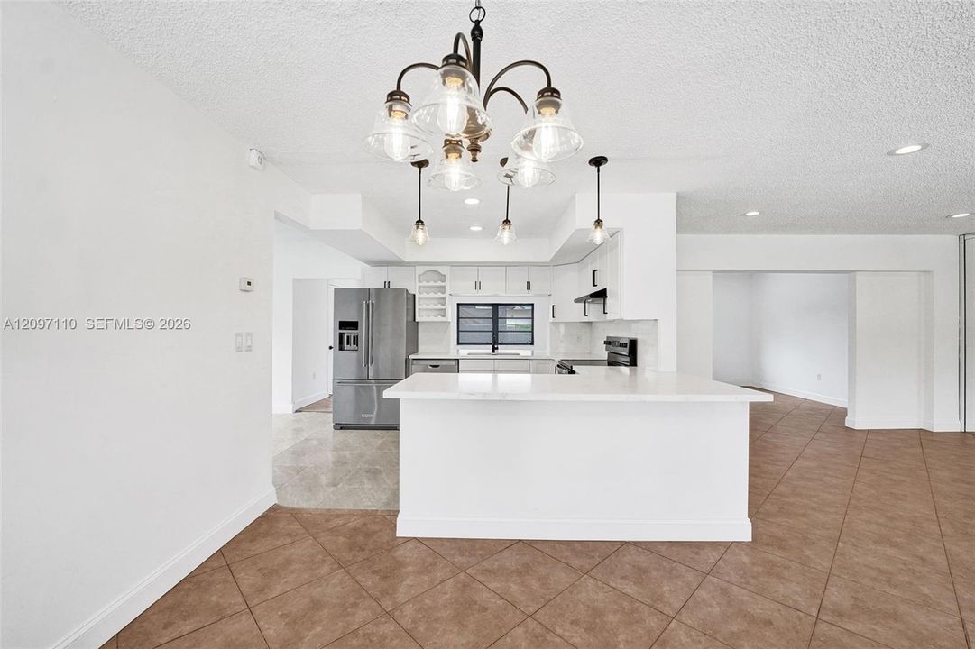 En Venta: $639,000 (3 camas, 2 baños, 1992 Pies cuadrados)