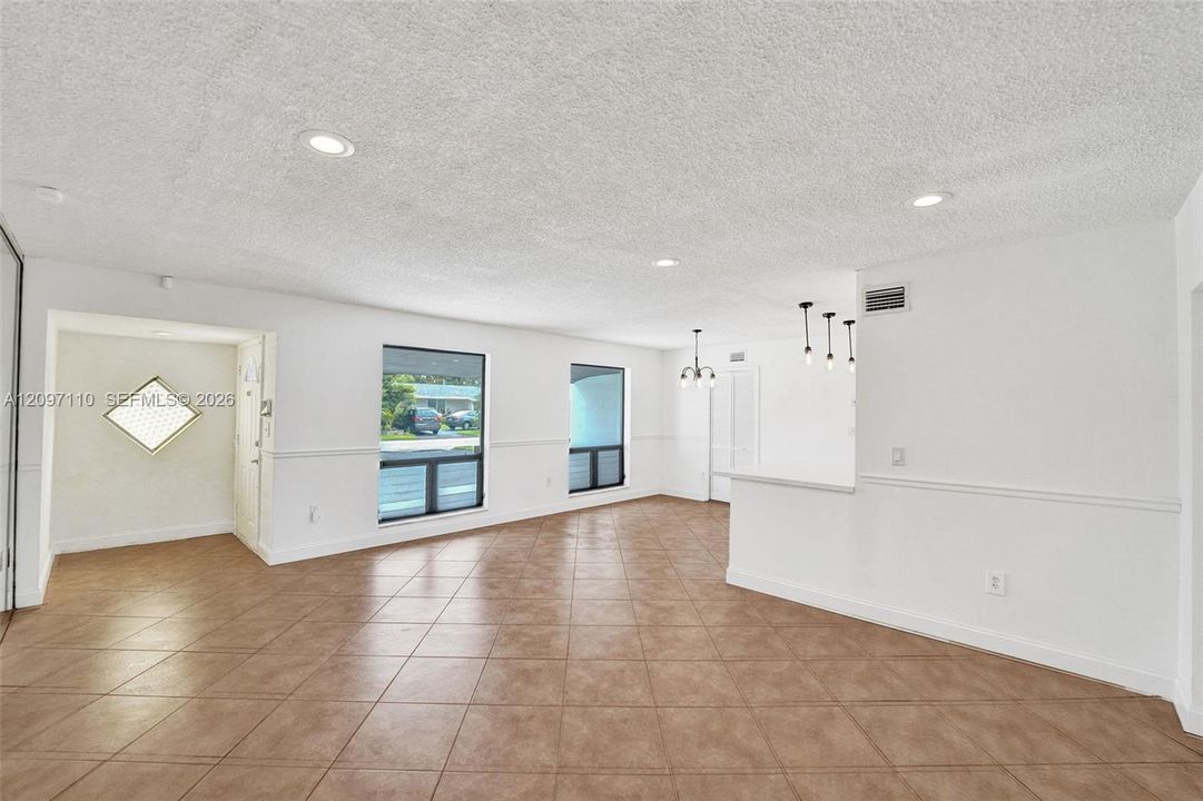 En Venta: $639,000 (3 camas, 2 baños, 1992 Pies cuadrados)