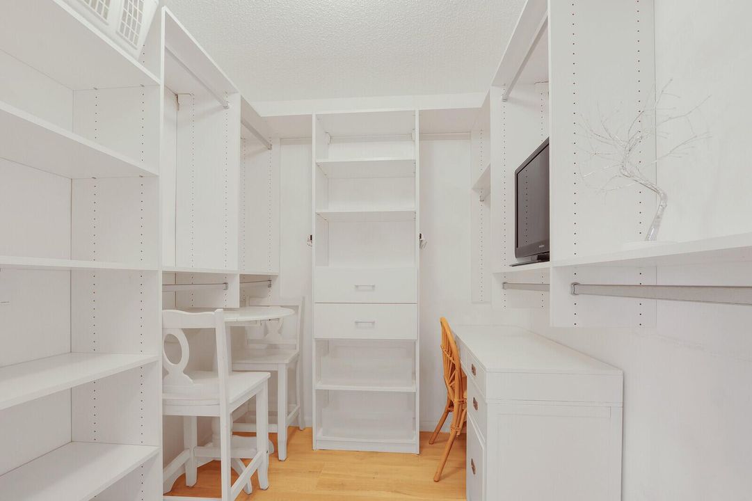 En Suite Walk-In Closet