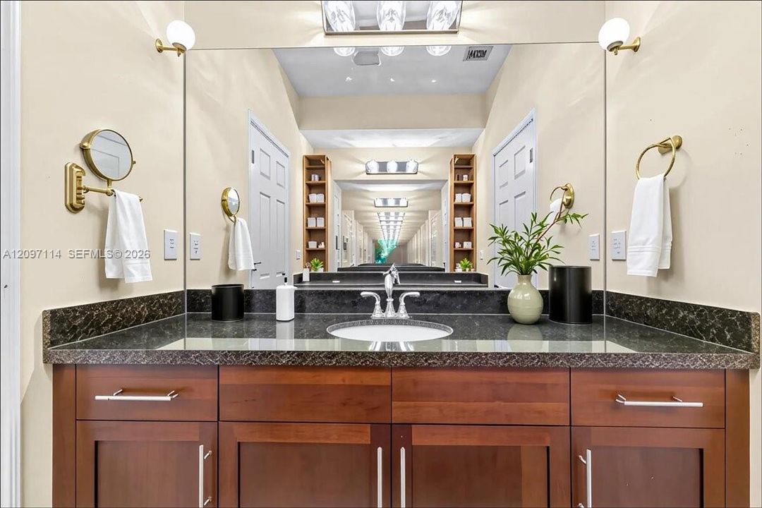 For Rent: $2,800 (3 beds, 3 baths, 1315 Square Feet)