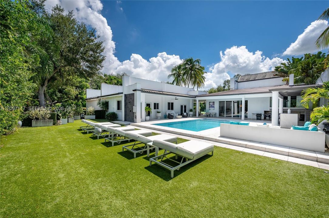 For Sale: $4,290,000 (6 beds, 6 baths, 6062 Square Feet)