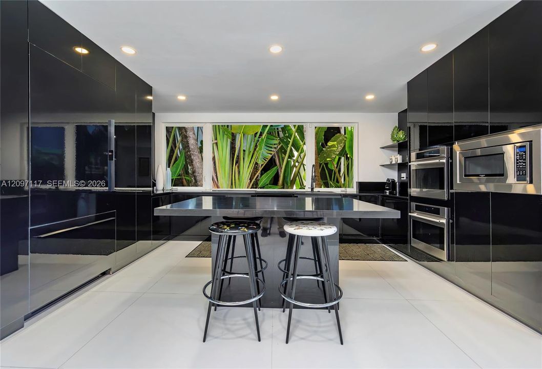 For Sale: $4,290,000 (6 beds, 6 baths, 6062 Square Feet)