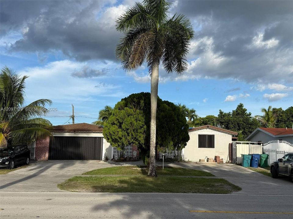 En Venta: $705,000 (4 camas, 2 baños, 2385 Pies cuadrados)