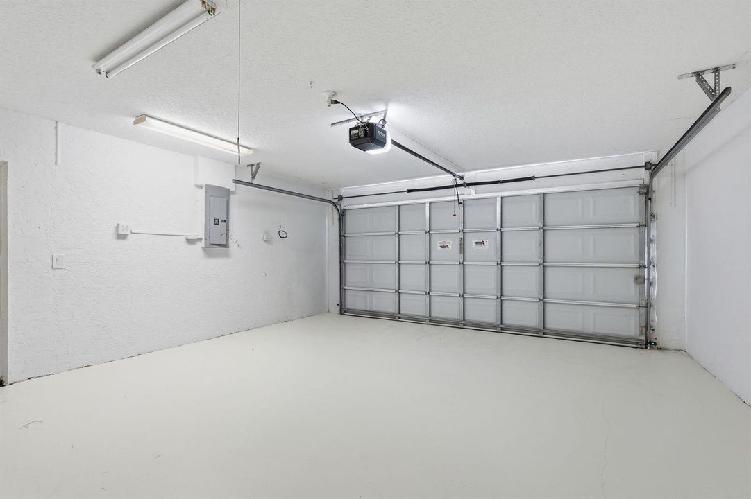 9-web-or-mls-453_SW_Columbus_Dr_09056