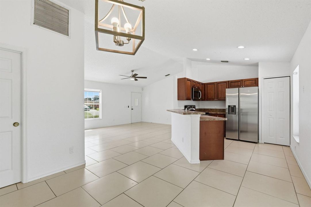 25-web-or-mls-453_SW_Columbus_Dr_09116