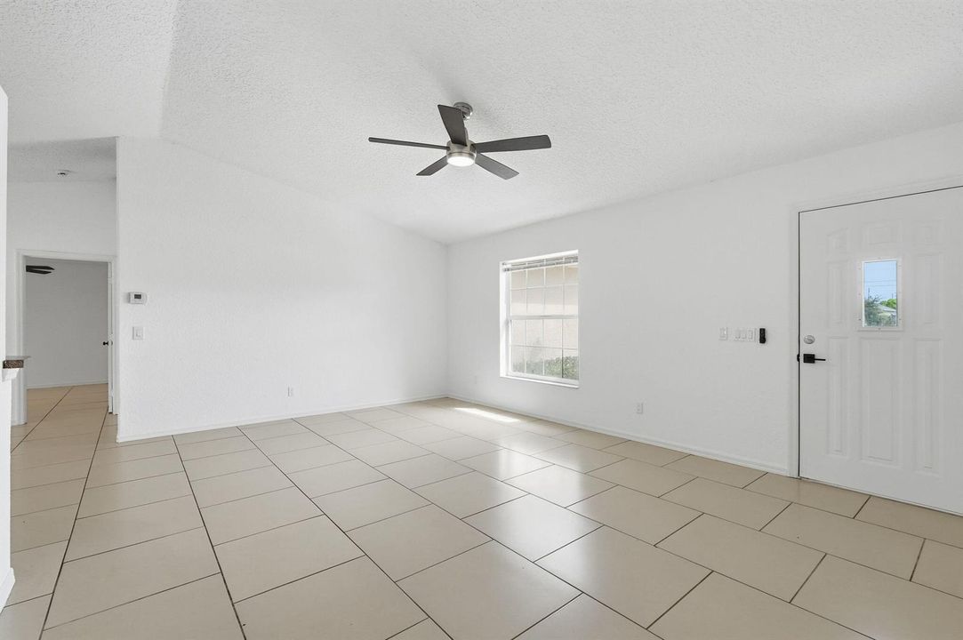 20-web-or-mls-453_SW_Columbus_Dr_09098