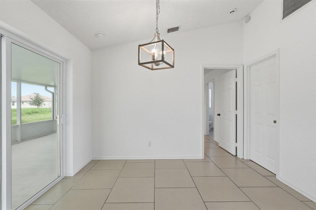 26-web-or-mls-453_SW_Columbus_Dr_09122