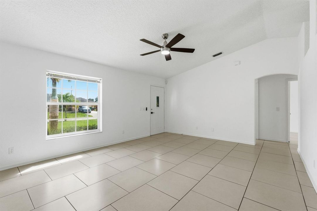 22-web-or-mls-453_SW_Columbus_Dr_09104