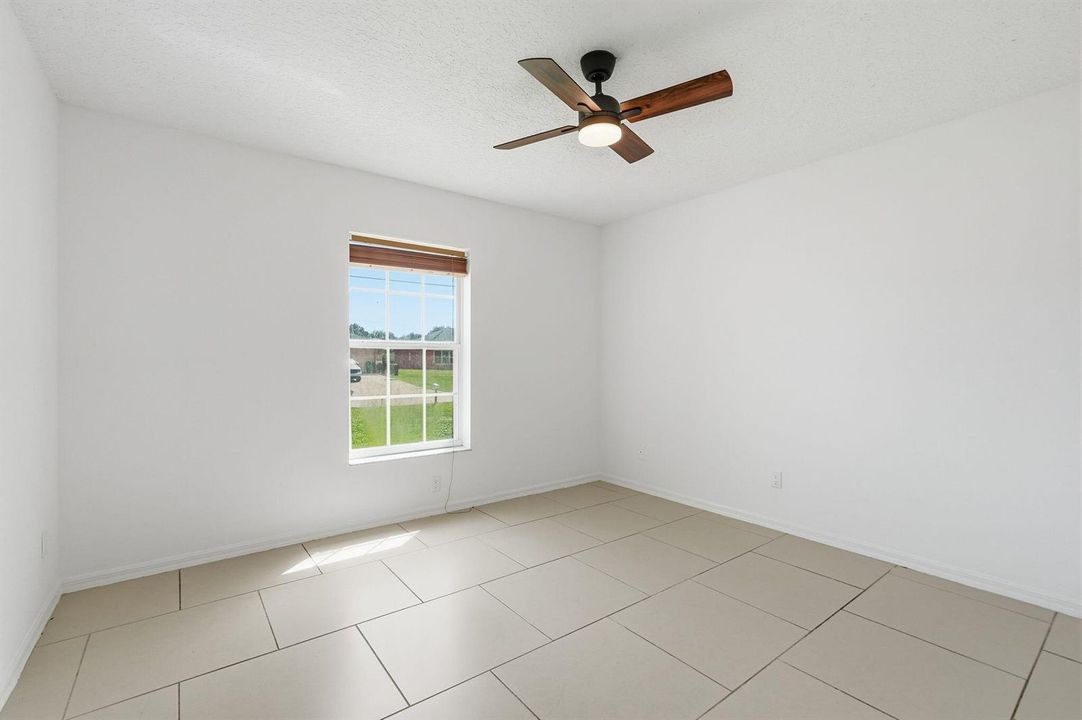 12-web-or-mls-453_SW_Columbus_Dr_09065