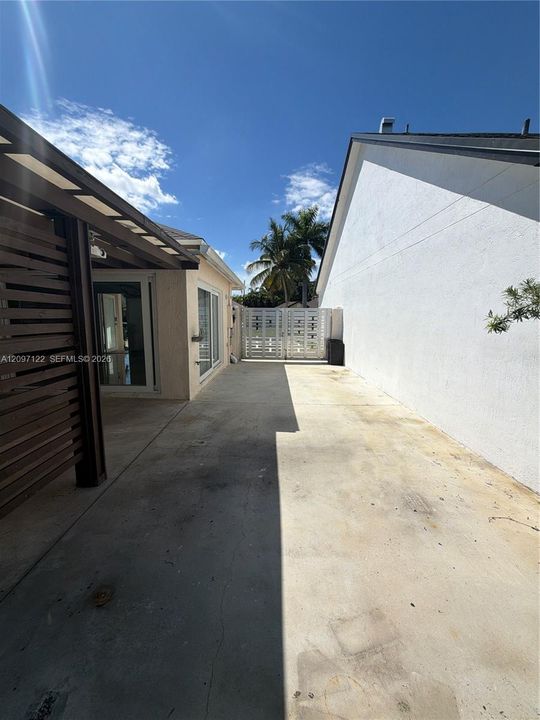 For Rent: $4,000 (3 beds, 2 baths, 1307 Square Feet)