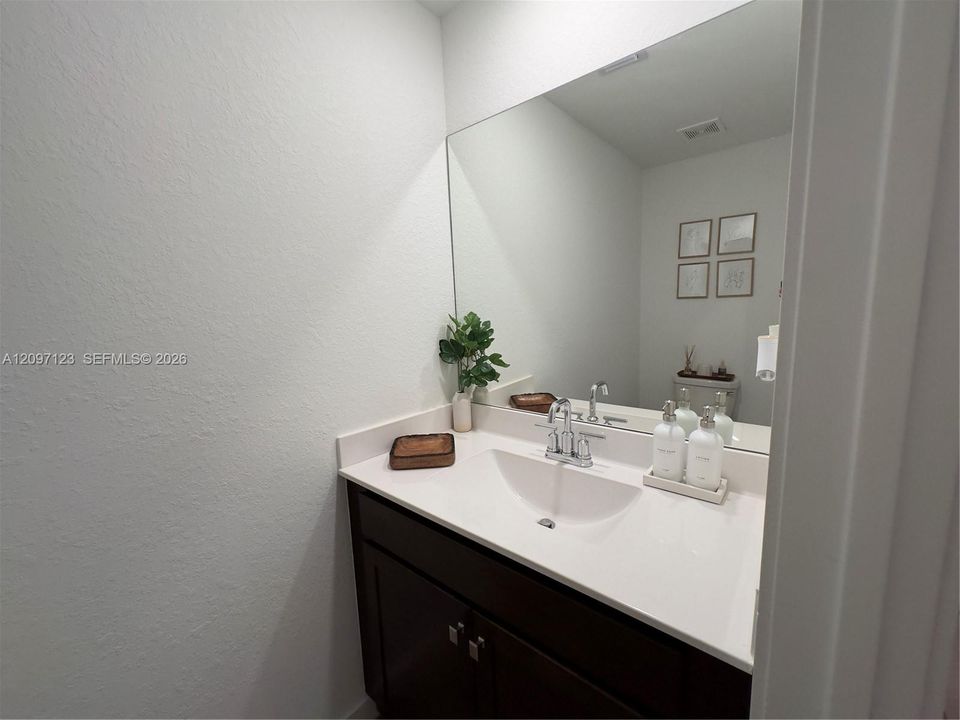 For Rent: $3,200 (4 beds, 2 baths, 1826 Square Feet)