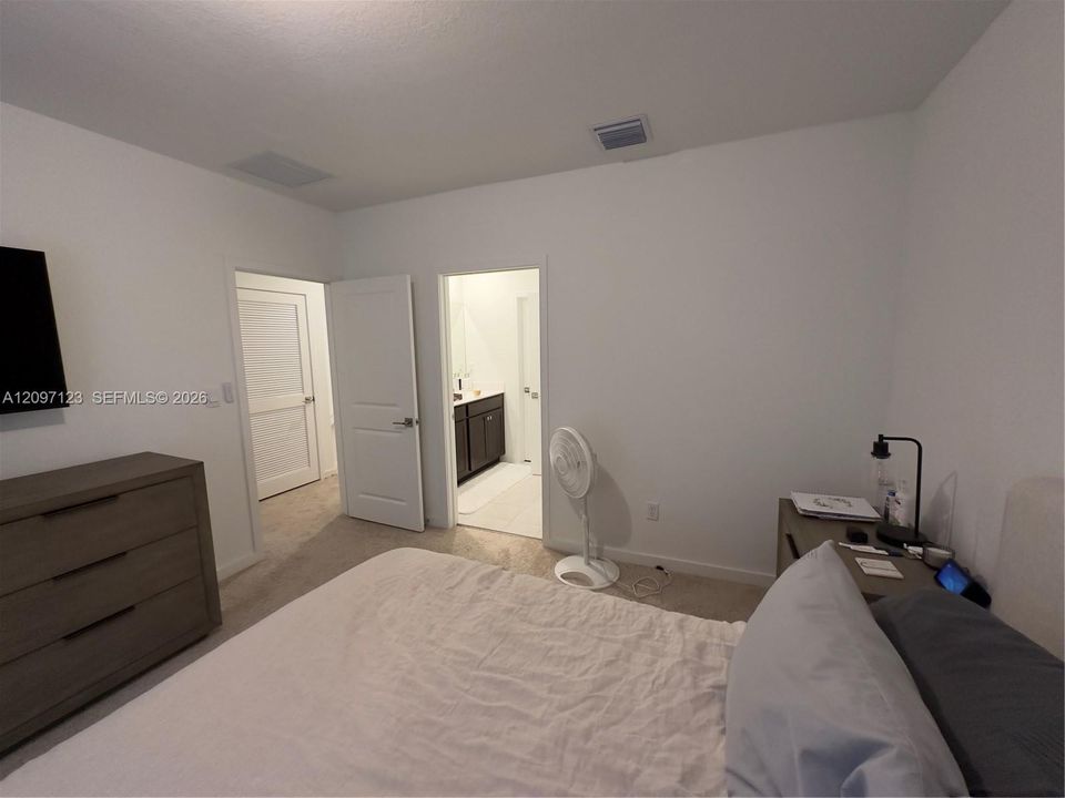 For Rent: $3,200 (4 beds, 2 baths, 1826 Square Feet)