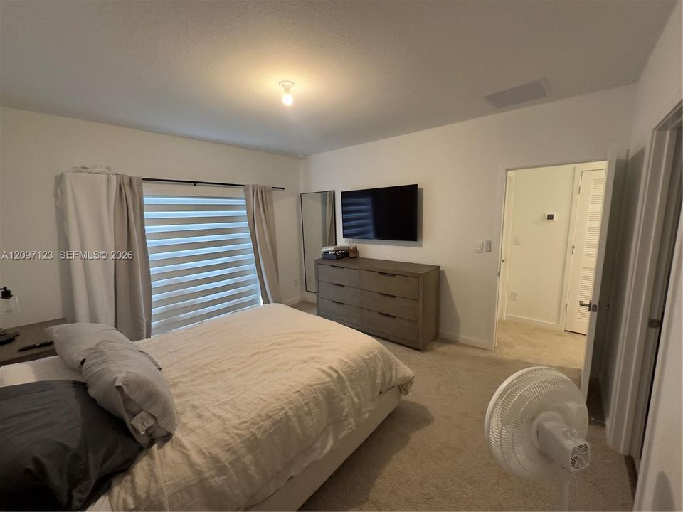 For Rent: $3,200 (4 beds, 2 baths, 1826 Square Feet)