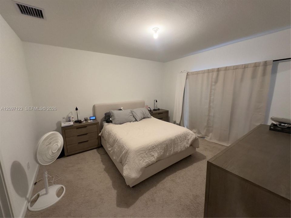 For Rent: $3,200 (4 beds, 2 baths, 1826 Square Feet)