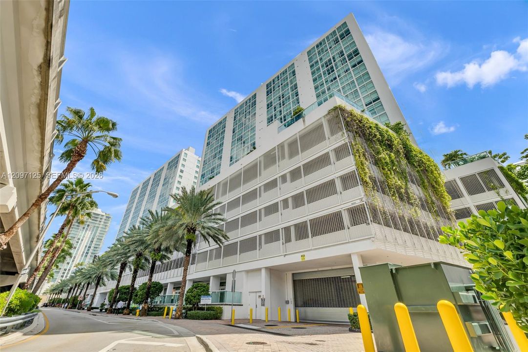 For Sale: $999,999 (2 beds, 3 baths, 1753 Square Feet)