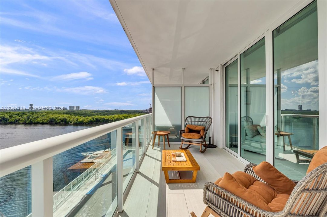 For Sale: $999,999 (2 beds, 3 baths, 1753 Square Feet)