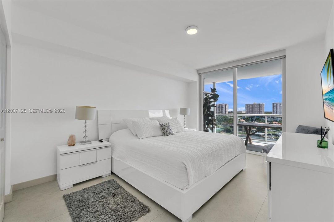 For Sale: $999,999 (2 beds, 3 baths, 1753 Square Feet)