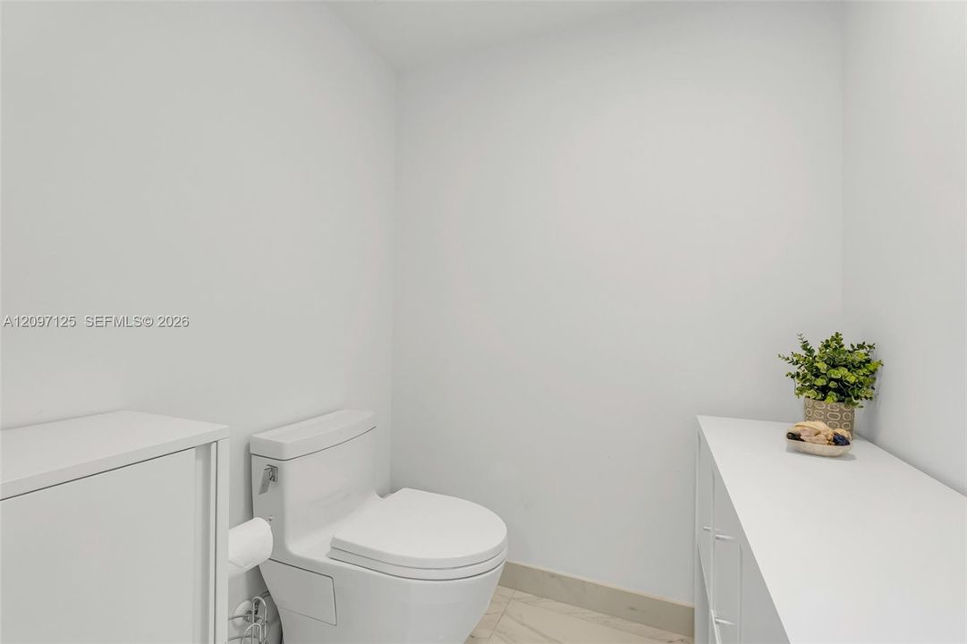 For Sale: $999,999 (2 beds, 3 baths, 1753 Square Feet)