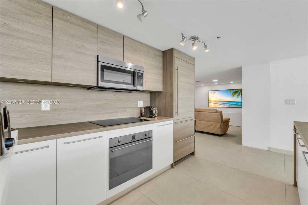 For Sale: $999,999 (2 beds, 3 baths, 1753 Square Feet)