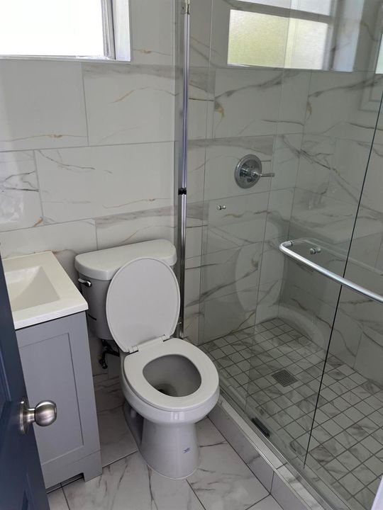 1511 SW 63rd Ave - EFFICIENCY BATH