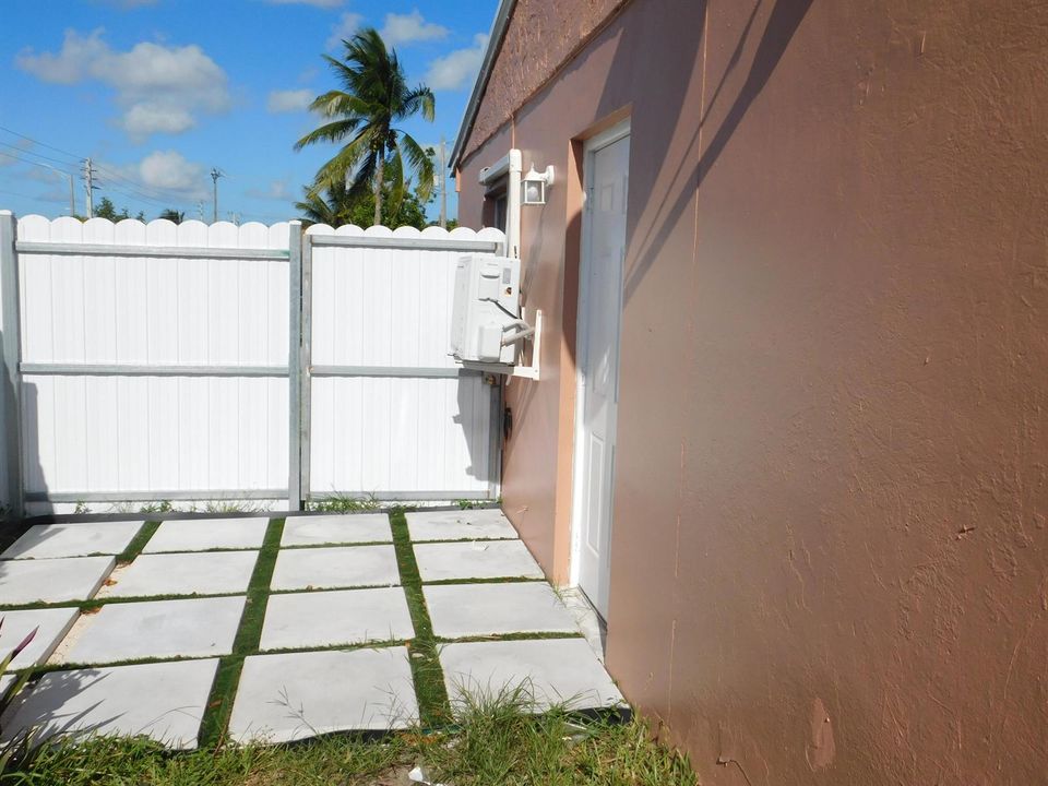 1511 SW 63rd Ave - EFFICIENCY