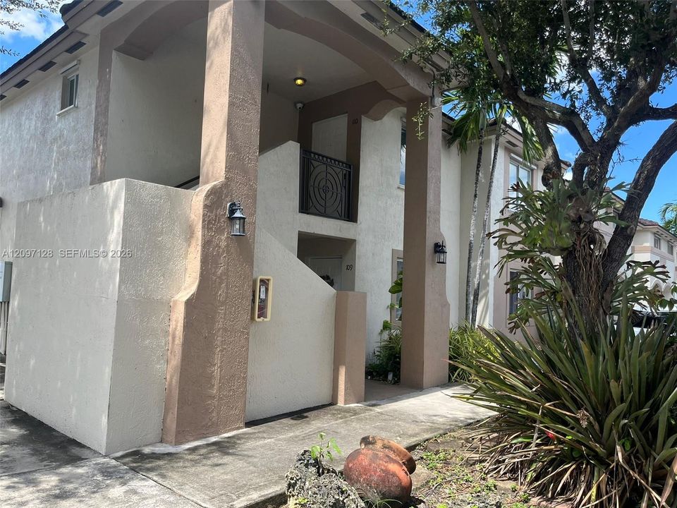 For Rent: $2,750 (3 beds, 2 baths, 1420 Square Feet)