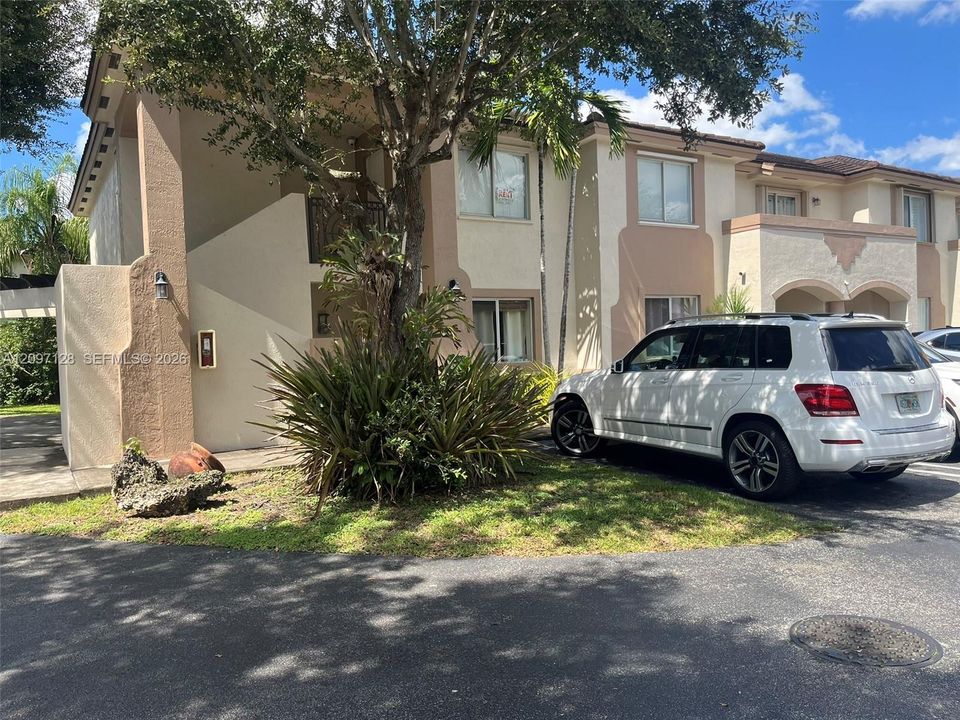 For Rent: $2,750 (3 beds, 2 baths, 1420 Square Feet)