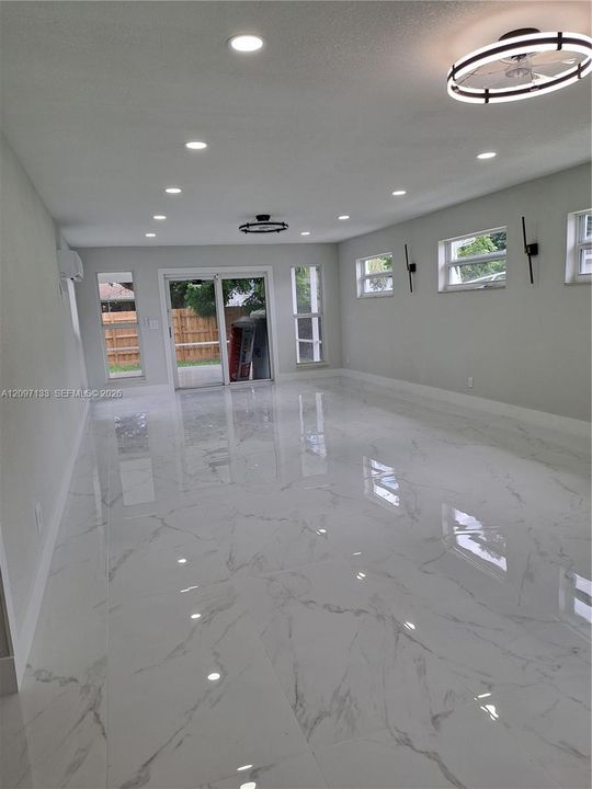 En Venta: $639,900 (4 camas, 2 baños, 2404 Pies cuadrados)