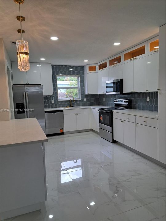 En Venta: $639,900 (4 camas, 2 baños, 2404 Pies cuadrados)