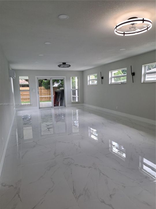 En Venta: $639,900 (4 camas, 2 baños, 2404 Pies cuadrados)
