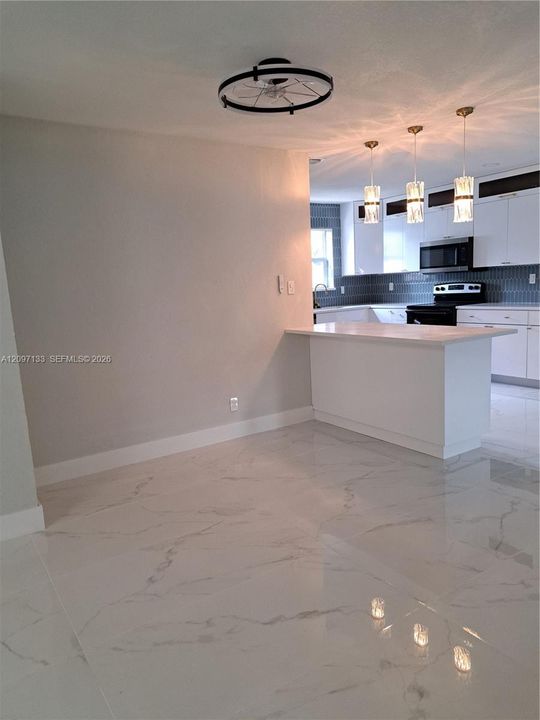 En Venta: $639,900 (4 camas, 2 baños, 2404 Pies cuadrados)
