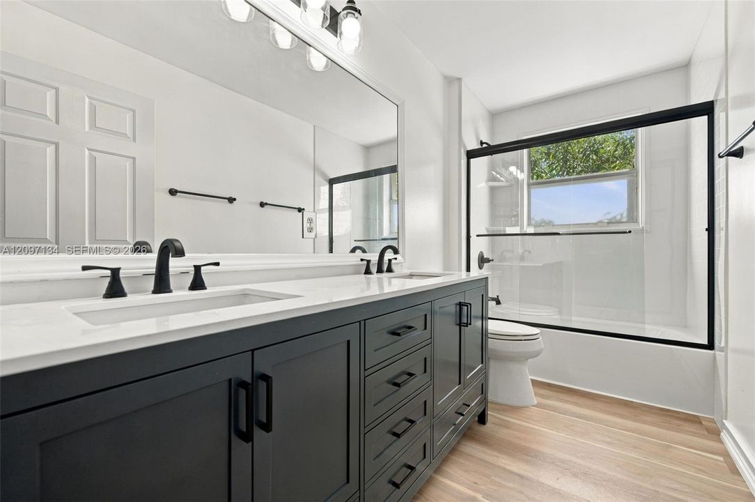 For Rent: $4,900 (5 beds, 3 baths, 2637 Square Feet)