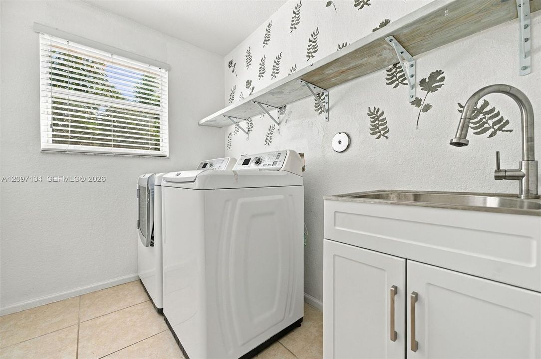 For Rent: $4,900 (5 beds, 3 baths, 2637 Square Feet)